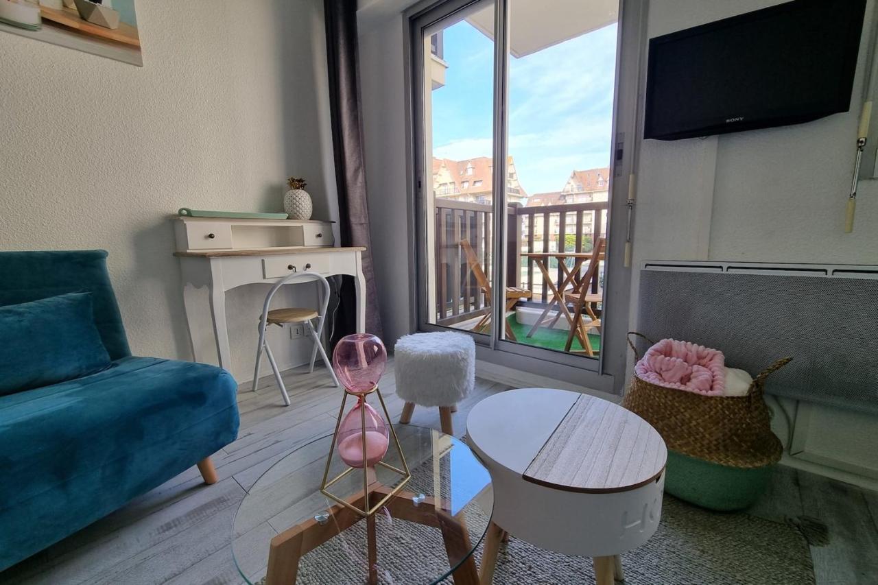 Studio In Front Of Marcel Proust Promenade Cabourg Exterior foto